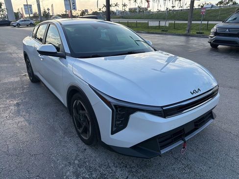 Used 2025 Kia K4 EX FWD image 3