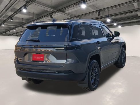 Used 2025 Jeep Grand Cherokee Limited w/ Trailer Tow Package AWD/4WD image 16