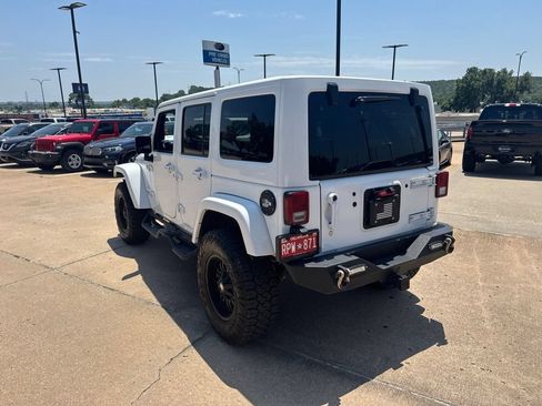 Used 2015 Jeep Wrangler Unlimited Sahara w/ Connectivity Group AWD/4WD image 5