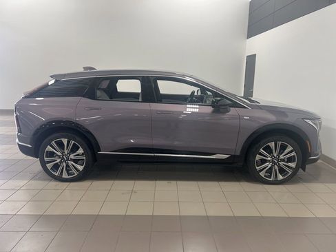 Used 2026 Cadillac Optiq Luxury 2 image 6