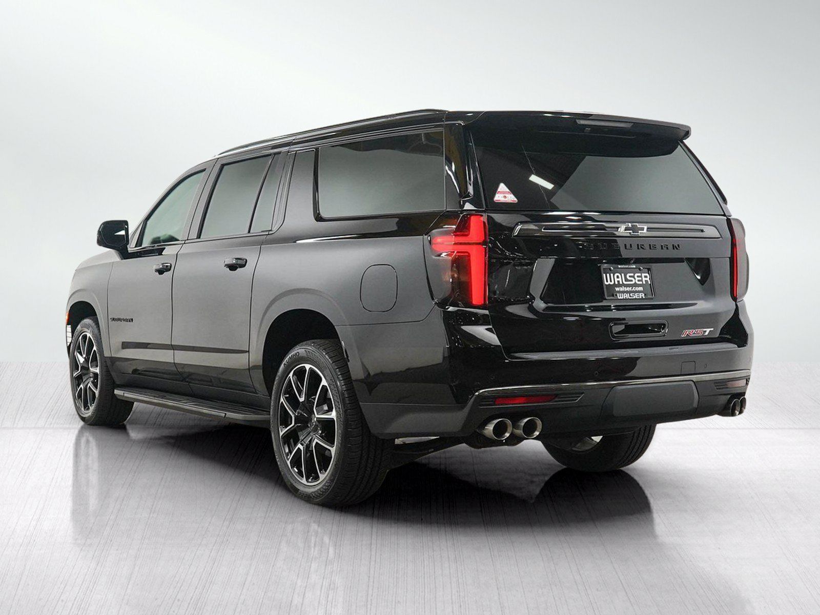 Used 2022 Chevrolet Suburban RST w/ Sport Performance Package AWD/4WD image 3