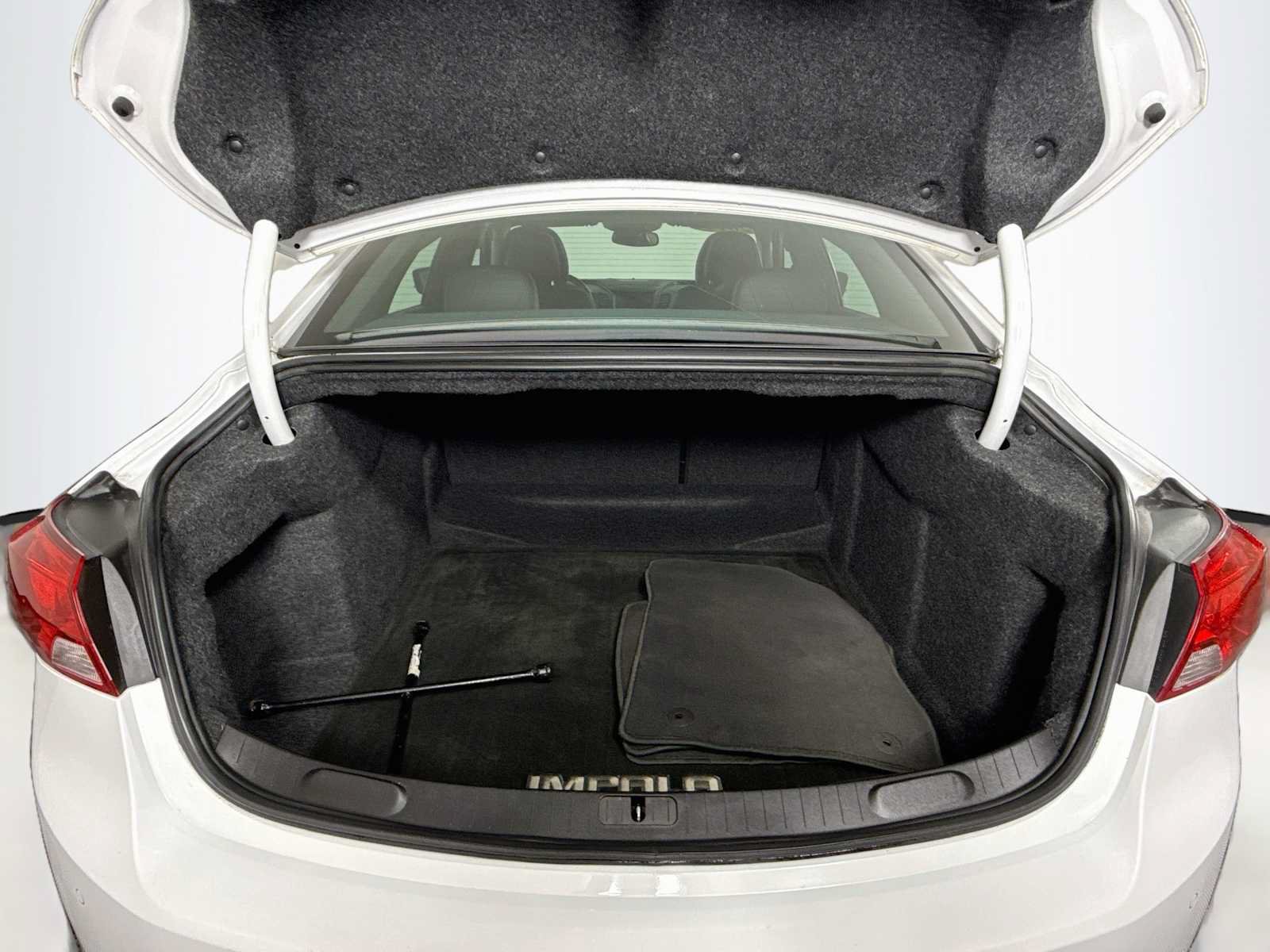Used 2014 Chevrolet Impala LT w/ Convenience Package FWD image 21