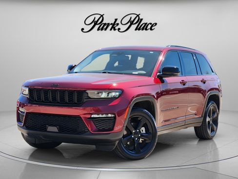 Used 2023 Jeep Grand Cherokee Limited w/ Black Appearance Package image 1