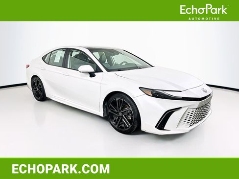 Used 2025 Toyota Camry XSE FWD image 1