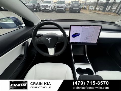 Used 2020 Tesla Model 3 Standard Range Plus image 3