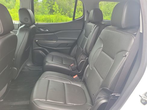 Used 2023 GMC Acadia SLT w/ Technology Package AWD/4WD image 16