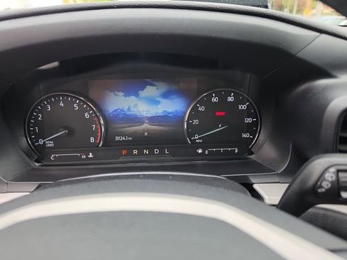 Used 2023 Ford Explorer XLT image 19