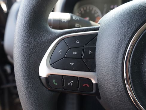 Used 2023 Jeep Renegade Latitude AWD/4WD image 18