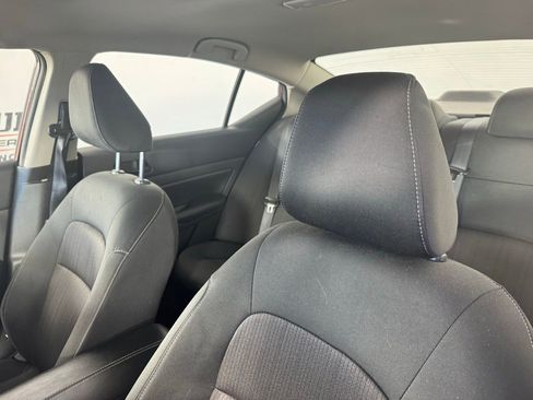 Used 2024 Nissan Altima 2.5 SV image 3