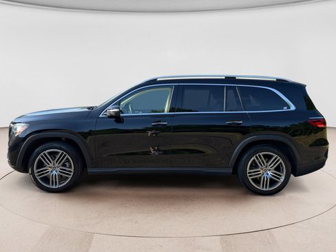 Used 2024 Mercedes-Benz GLS 450 4MATIC image 2