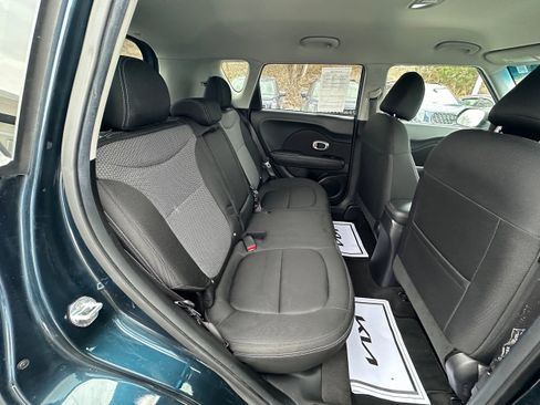 Used 2017 Kia Soul + image 16