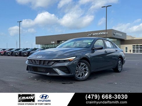 Used 2024 Hyundai Elantra SEL FWD image 1