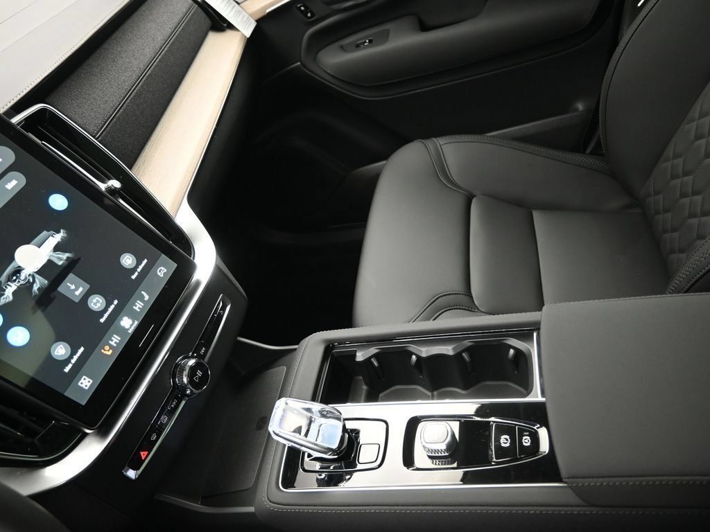 New 2026 Volvo XC90 B6 Plus w/ Protection Package AWD/4WD image 15