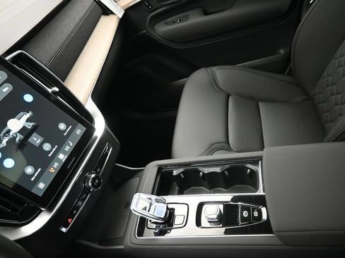 New 2026 Volvo XC90 B6 Plus w/ Protection Package AWD/4WD image 15