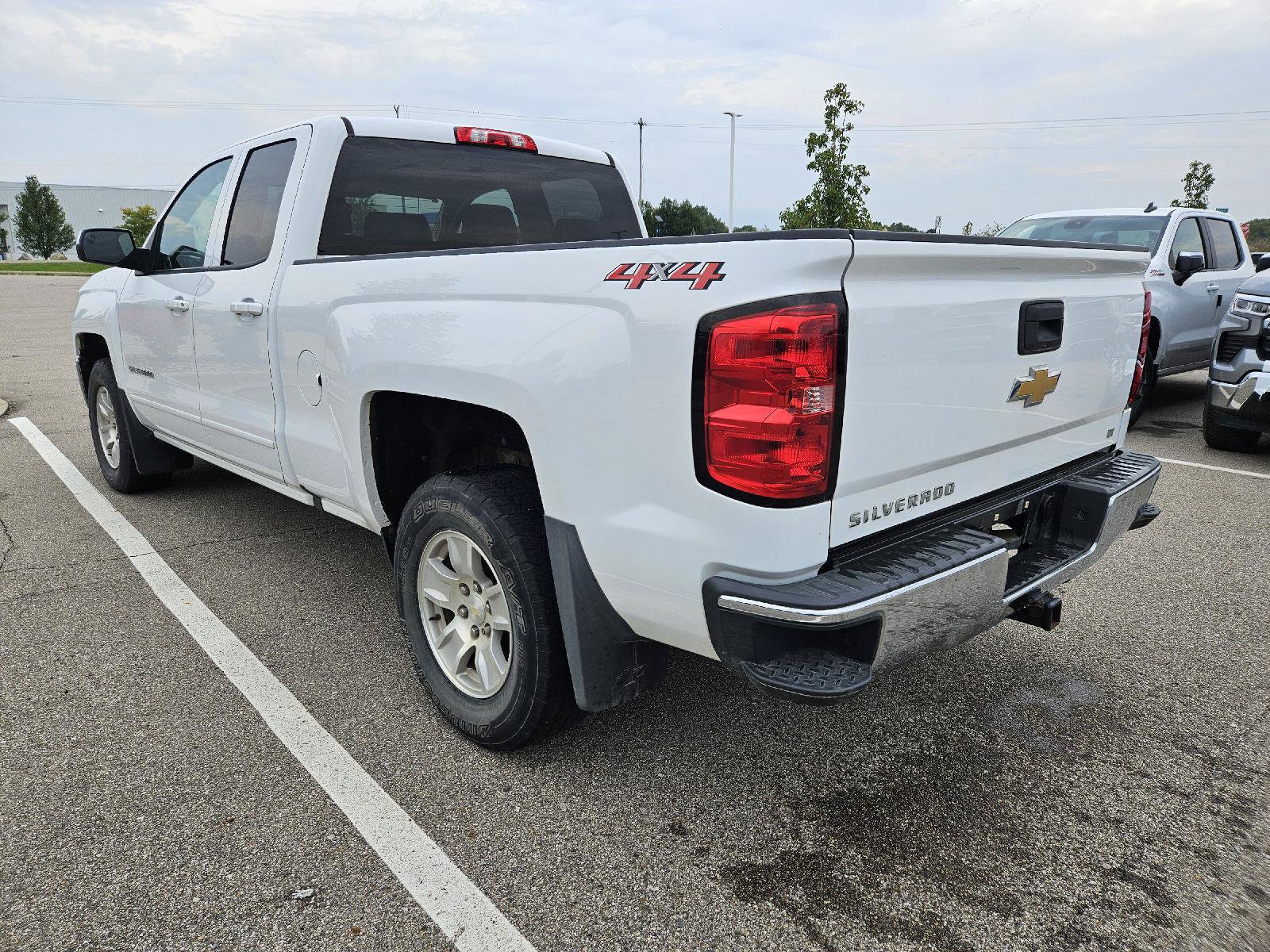 Used 2018 Chevrolet Silverado 1500 LT w/ All Star Edition AWD/4WD image 5