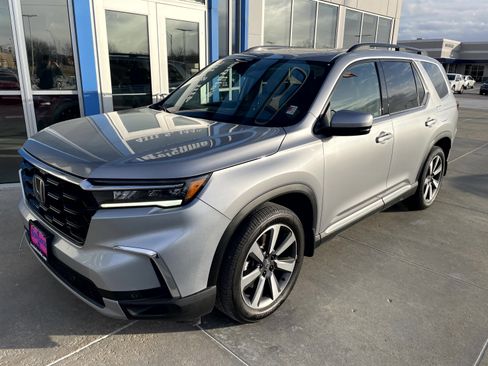 Used 2024 Honda Pilot Touring image 5