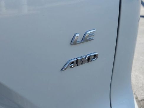 Used 2022 Toyota Corolla Cross LE AWD/4WD image 38