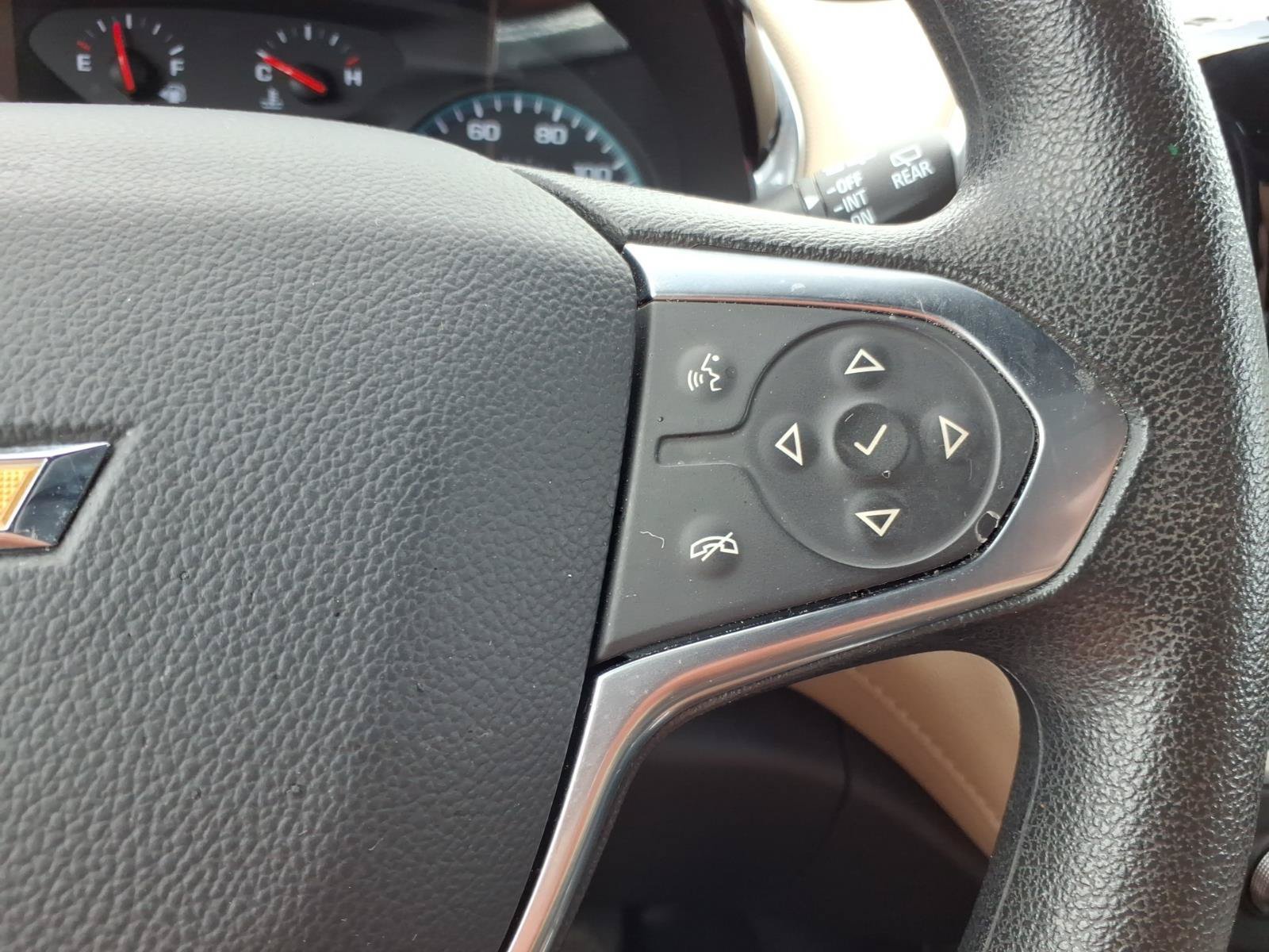 Used 2023 Chevrolet Traverse LS FWD image 15
