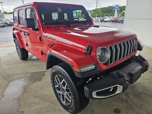 Used 2025 Jeep Wrangler Unlimited Sahara AWD/4WD image 7
