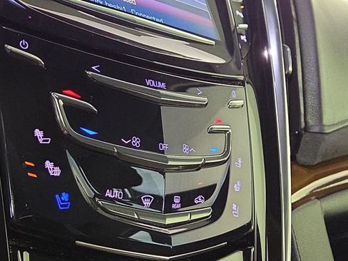 Used 2019 Cadillac Escalade Luxury AWD/4WD image 21