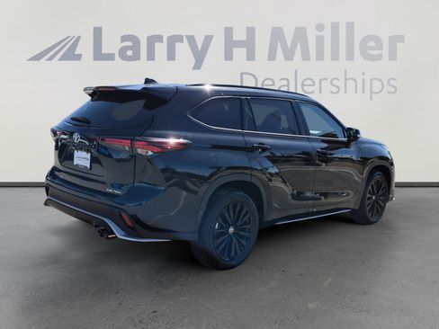 Certified 2025 Toyota Highlander XSE AWD/4WD image 5