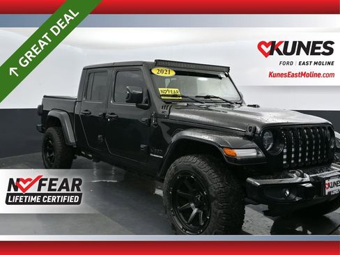 Used 2021 Jeep Gladiator Overland image 1