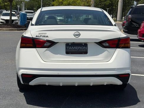 Used 2025 Nissan Altima 2.5 SV FWD image 3