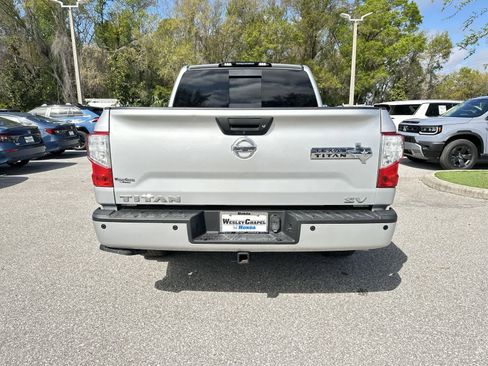 Used 2018 Nissan Titan SV w/ SV Convenience Package image 5