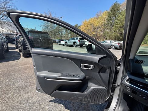 Used 2025 Kia K4 LXS image 18