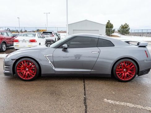 Used 2016 Nissan GT-R Premium image 4
