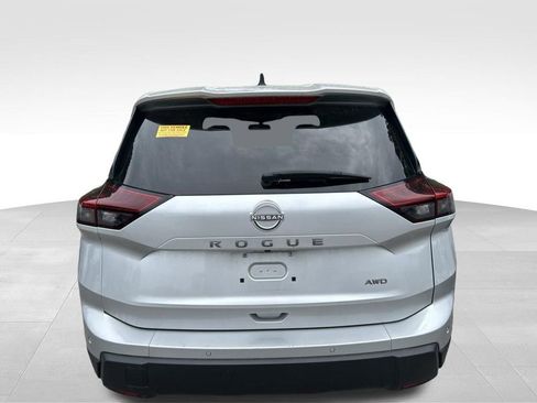 Used 2024 Nissan Rogue S AWD/4WD image 3