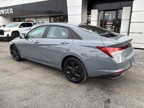 Used 2023 Hyundai Elantra SEL image 3