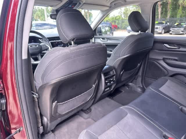 Used 2023 Jeep Grand Cherokee Laredo RWD image 24