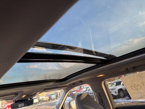 New 2026 Toyota Highlander Platinum image 8