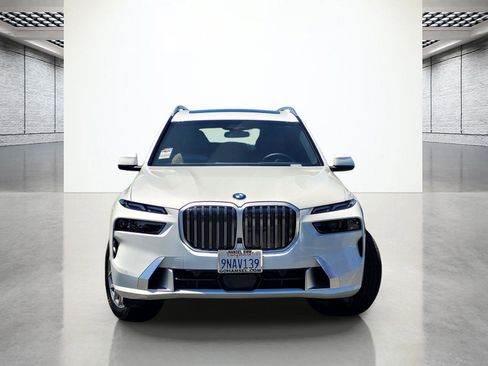Certified 2025 BMW X7 xDrive40i w/ Executive Package AWD/4WD image 4