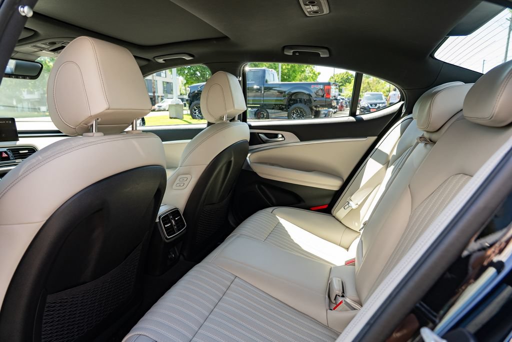 Used 2023 Genesis G70 2.0T w/ Sport Prestige Package AWD/4WD image 26