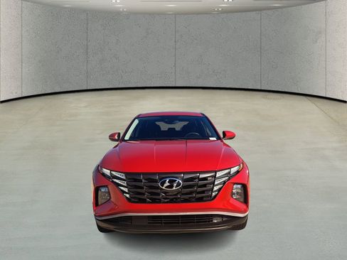 Used 2023 Hyundai Tucson SE image 2