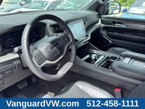 Used 2024 Jeep Wagoneer Series II w/ Flexible Seating Group RWD image 10