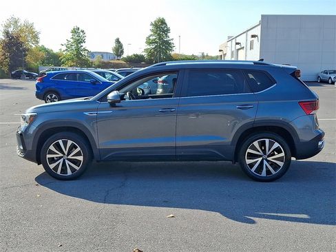 Used 2022 Volkswagen Taos SE image 6