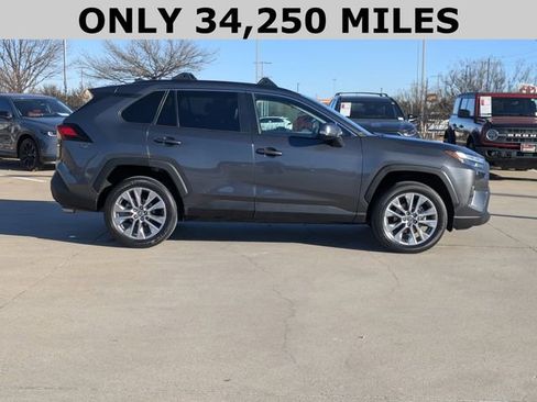 Used 2023 Toyota RAV4 XLE Premium image 4