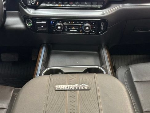 Used 2024 Chevrolet Silverado 2500 High Country w/ Technology Package AWD/4WD image 18