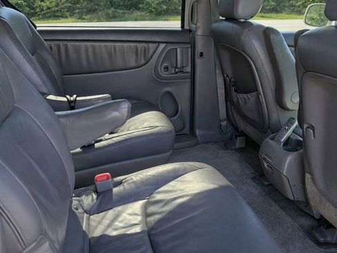 Used 2005 Toyota Sienna XLE image 7