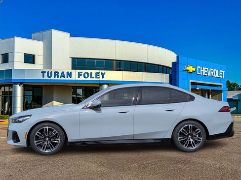 Used 2024 BMW 530i w/ M Sport Package image 2