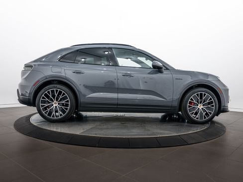 Certified 2025 Porsche Macan 4S Electric AWD/4WD image 8