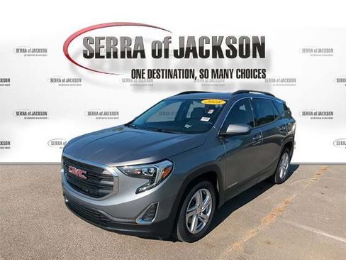 Used 2018 GMC Terrain SLE w/ Driver Convenience Package FWD image 4