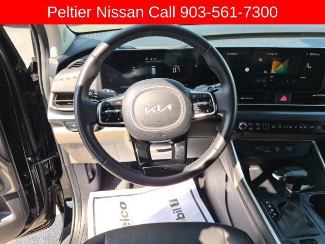 Used 2025 Kia Carnival FWD image 10