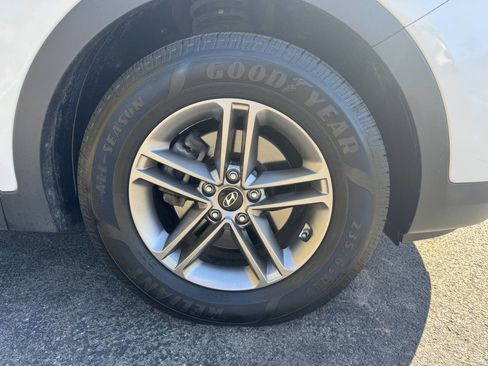 Used 2017 Hyundai Santa Fe Sport image 4