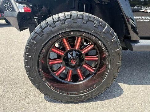 Used 2017 Jeep Wrangler Unlimited Sahara AWD/4WD image 11