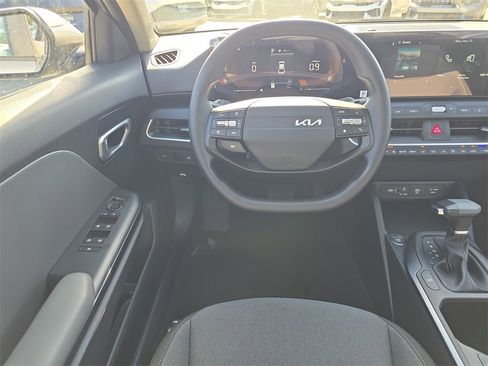 New 2025 Kia K4 LXS image 15