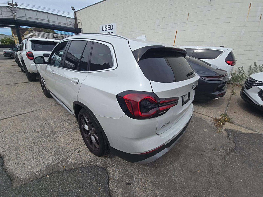Used 2023 BMW X3 xDrive30i w/ Premium Package w/ZPA AWD/4WD image 2